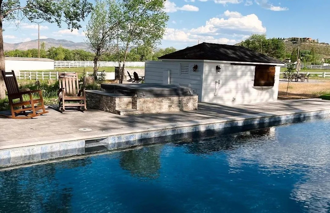 The Ranch House With A Pool Hot Tub And Fire Pit-1